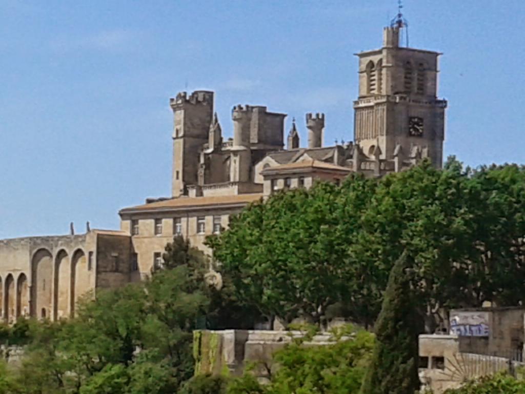 Venez Rever Beziers Centre Et Gare Il Y A Plus Cher Mais C Est Moins Bien Exteriér fotografie